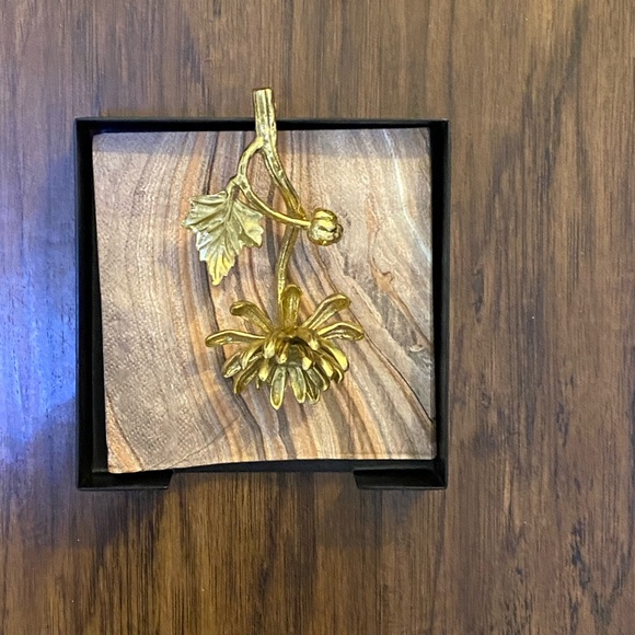 Michael Aram Dahlia cocktail napkin holder size 5.25” L 5.3 W 1.25” T - Picture 13 of 15